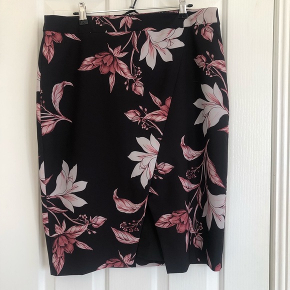 Portmans Dresses & Skirts - 🌿 PORTMANS 🌿 floral faux wrap skirt size 16